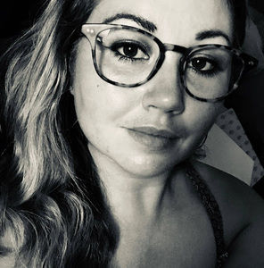 Meet your Posher, Hilarie